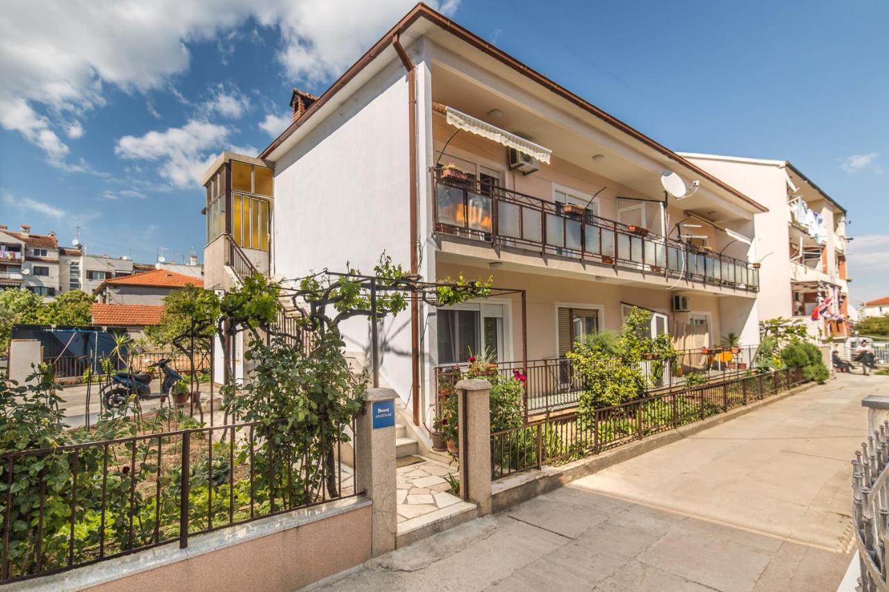 Beautiful Apartment In Center Of Trogir Exterior photo